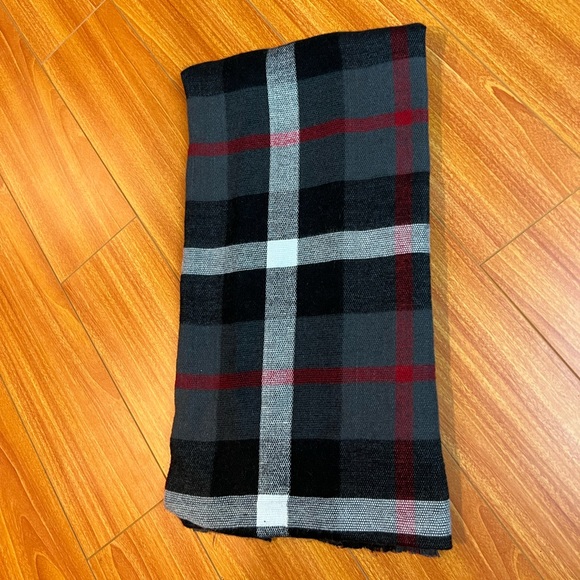 Express Plaid (Black,White,Red,Gray) Scarf NWT - Picture 9 of 9